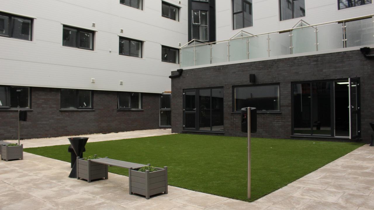 Peace Apartments - Luton Luton  Eksteriør billede